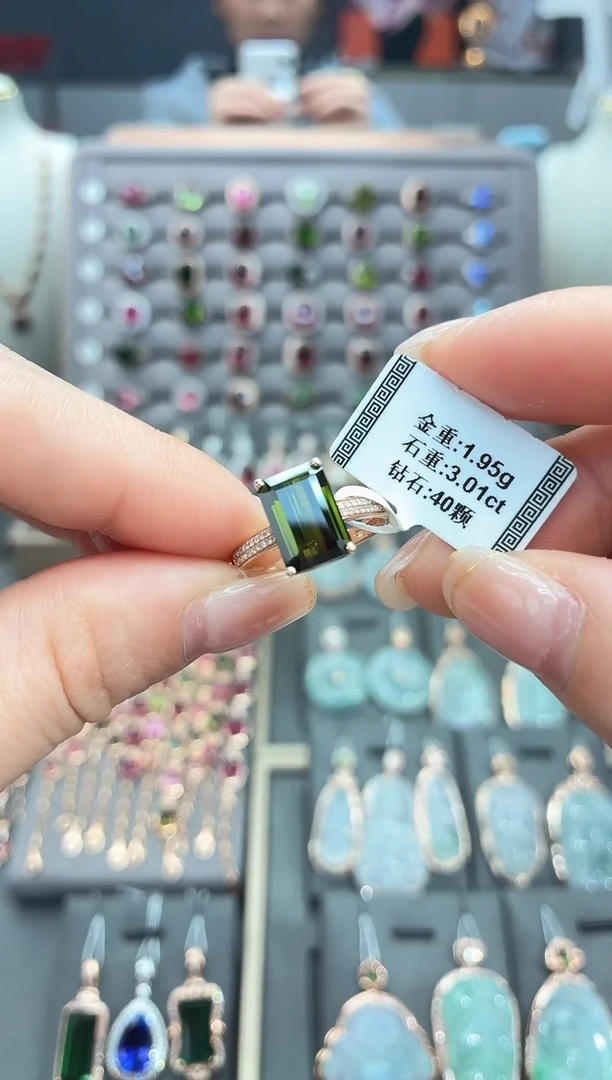 18K金镶嵌戒指碧玺3.01