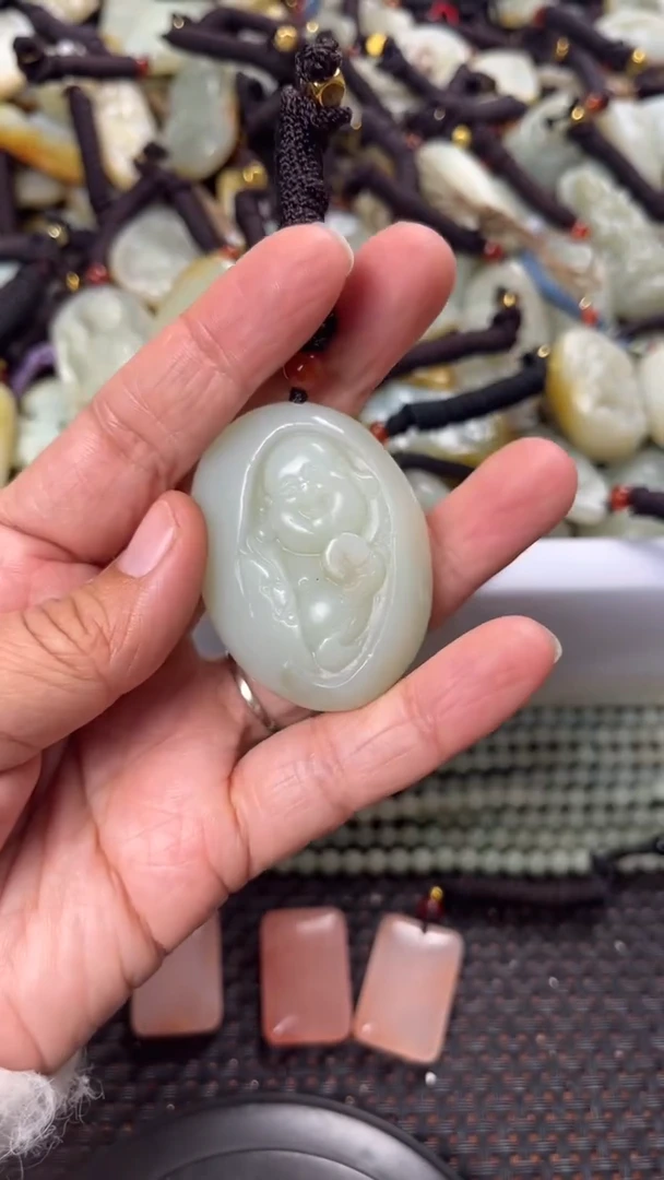 【闪购商品】和田玉颈饰未镶嵌多样性发货没有证书拍一发一有瑕