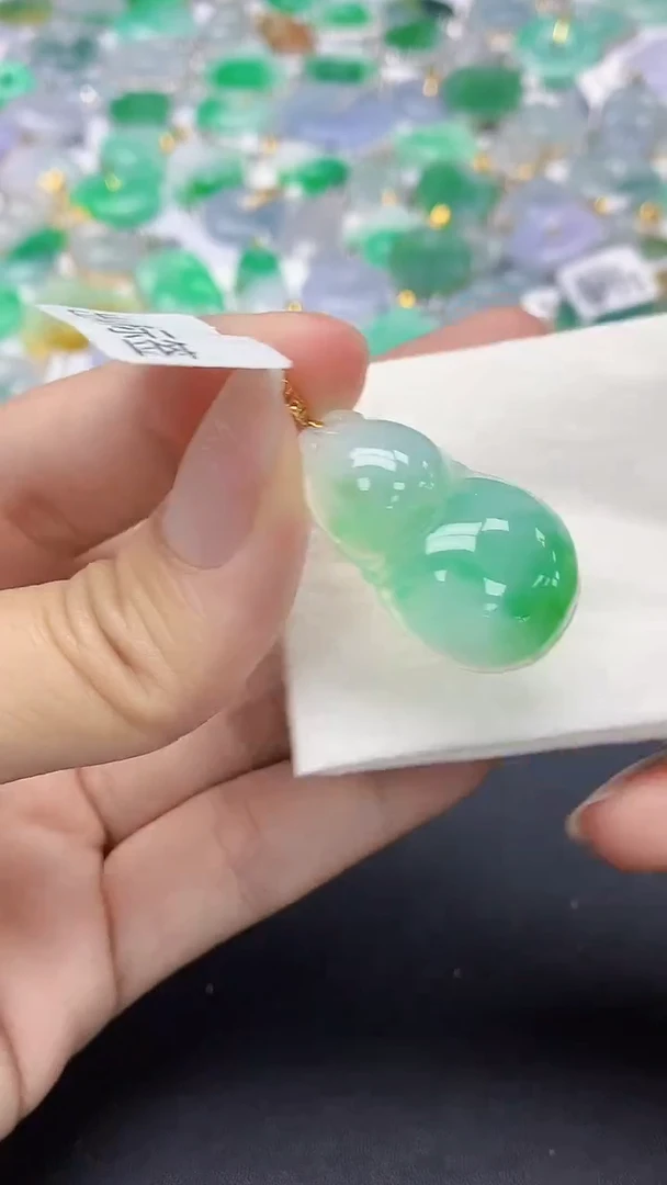 翡翠18K金镶嵌颈饰天然缅甸a货翡翠