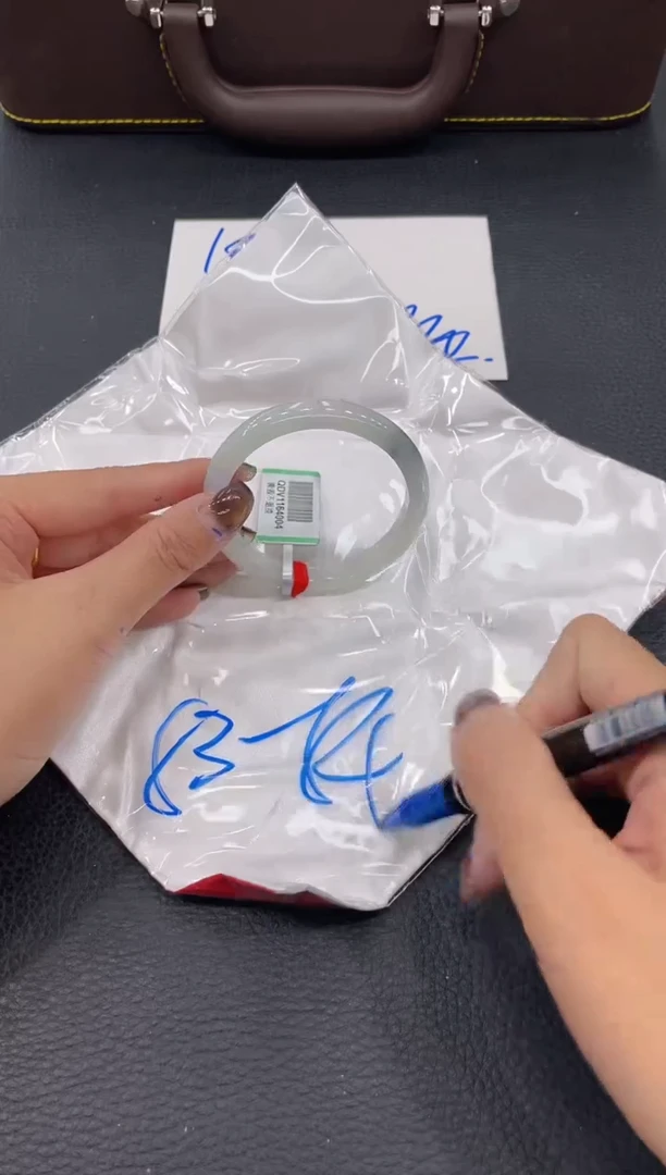 【闪购商品】翡翠手镯未镶嵌手镯