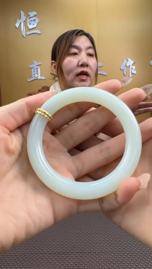 【闪购商品】和田玉手镯未镶嵌59