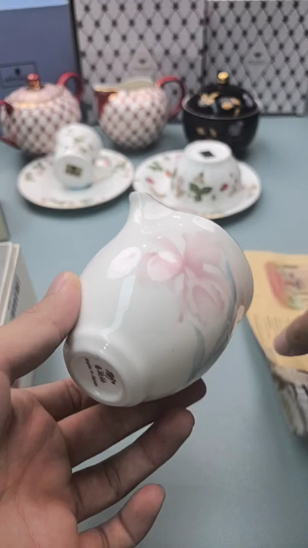 瓷片全场一折一件不留。