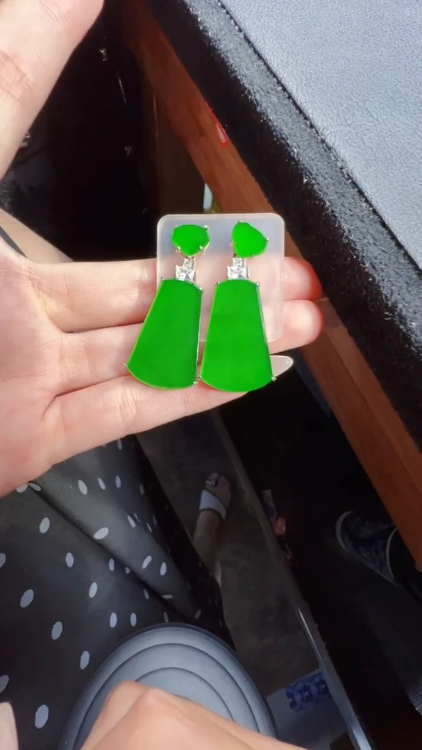 未镶嵌定制翡翠翡翠A货有轻微色差属于正常现象，耳坠多样性发货1
