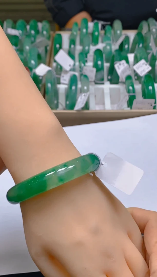 【闪购商品】石英质玉手镯未镶嵌冰美人非洲翠A货，冰种