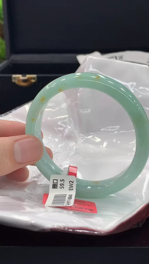 翡翠手镯未镶嵌手镯