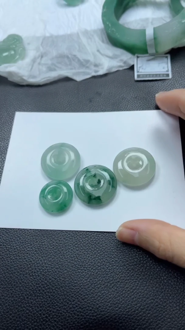 【闪购商品】石英质玉颈饰未镶嵌天然非洲翠平安扣多样性发一件