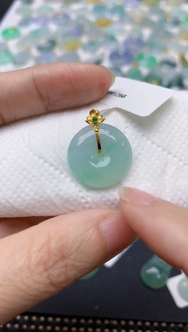 翡翠18K金镶嵌颈饰天然缅甸A货翡翠