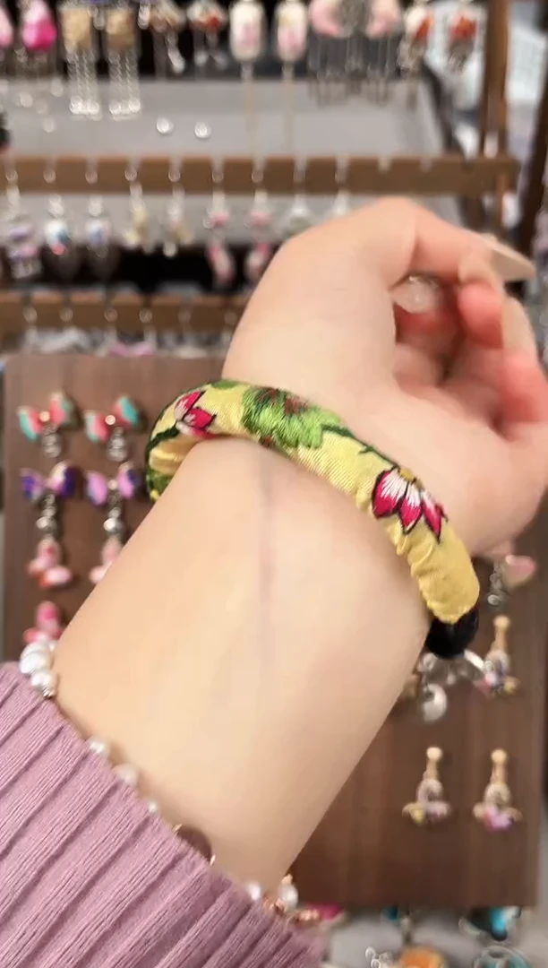 织绣民族风非遗老绣饰品348