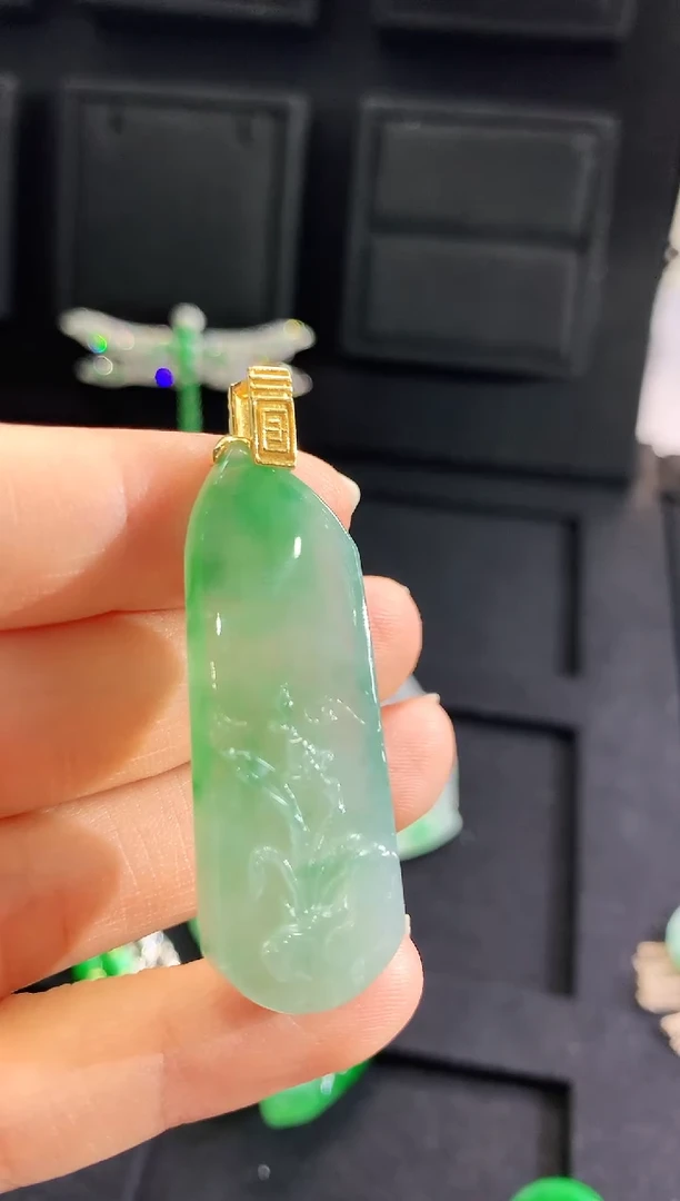 【闪购商品】翡翠吊坠(不含链)18K金镶嵌吊坠