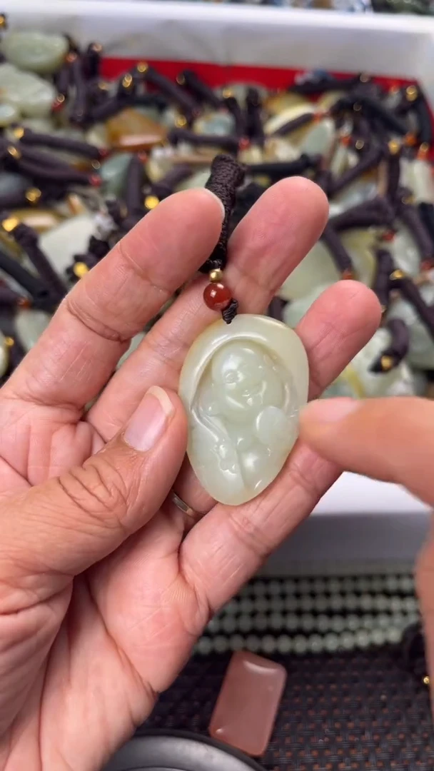 【闪购商品】和田玉颈饰未镶嵌多样性发货没有证书拍一发一有瑕