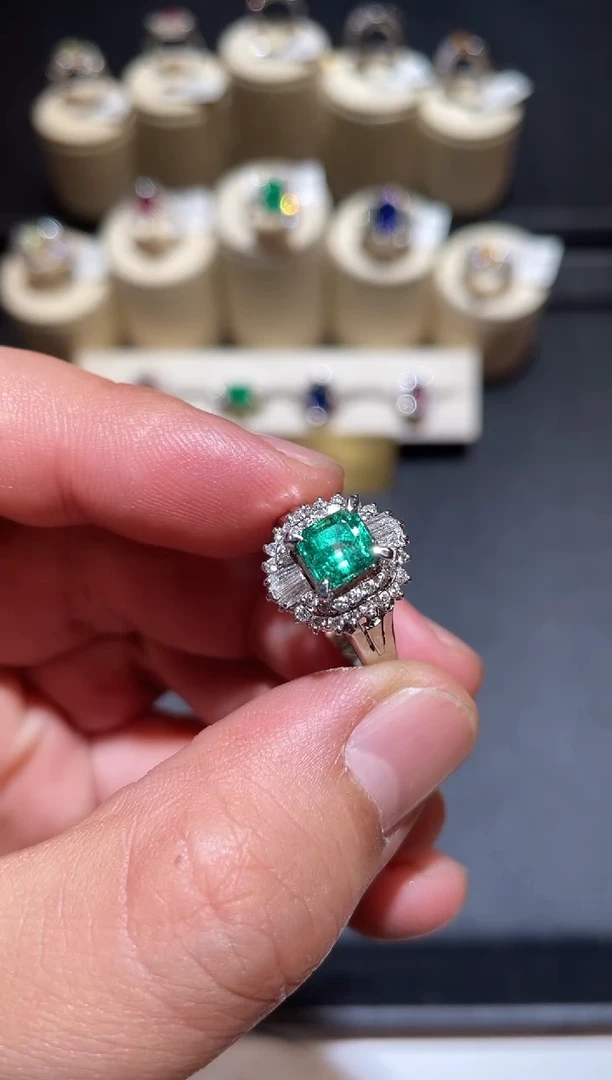 铂Pt900镶嵌戒指祖母绿1.16ct