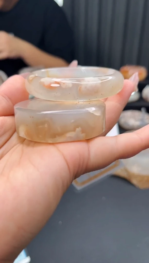 石英质玉手镯未镶嵌赠送镯心（圈口55