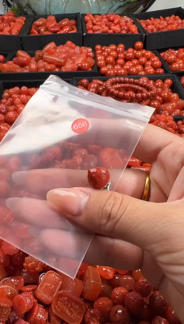 颈饰未镶嵌南红玛瑙1