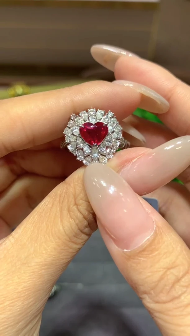 18K金镶嵌戒指红宝石1.26CT