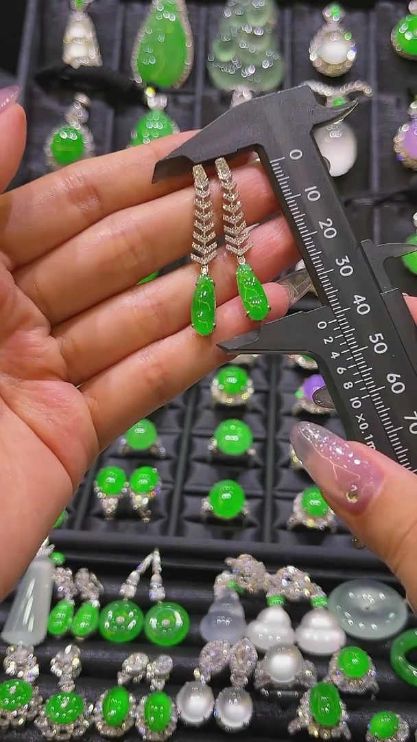 18K金镶嵌翡翠耳饰耳坠