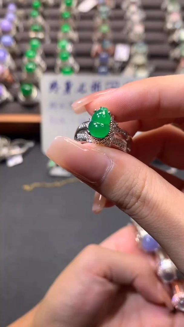 翡翠裸石未镶嵌冰蛋戒面缅甸翡翠
