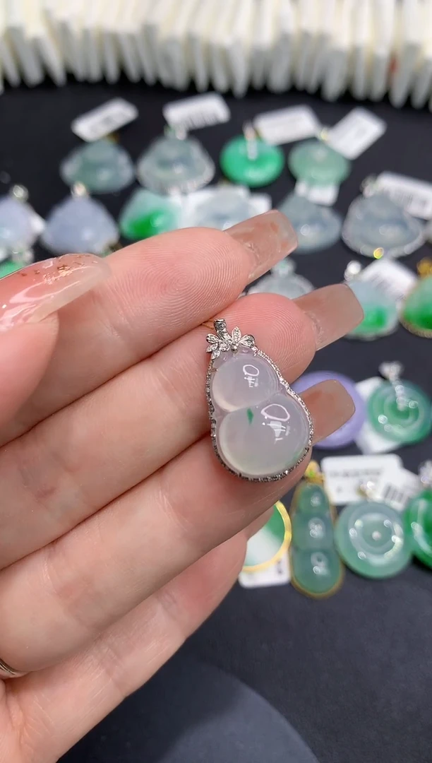 吊坠(不含链)18K金镶嵌翡翠11111111111