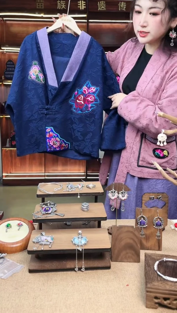 【闪购商品】织绣A68黔东南苗族刺绣