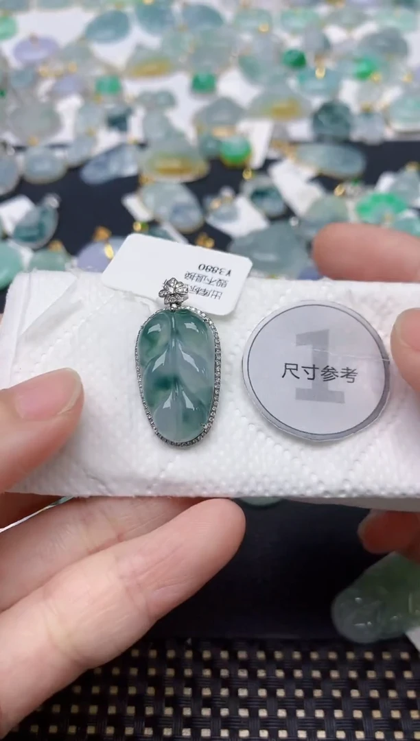 颈饰18K金镶嵌翡翠天然缅甸A货翡翠