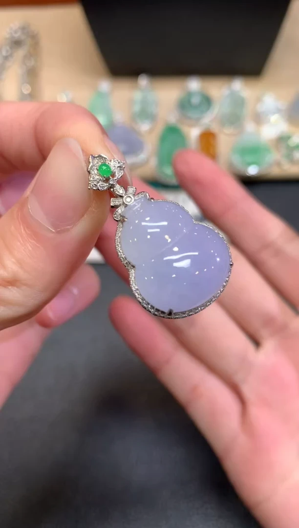 【闪购商品】翡翠颈饰18K金镶嵌葫芦【无服务费】