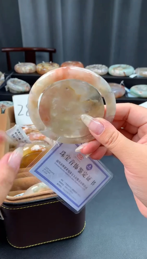 未镶嵌手镯石英质玉（64圈口）赠送镯心