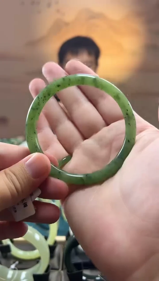 颈饰未镶嵌和田玉苹果绿60