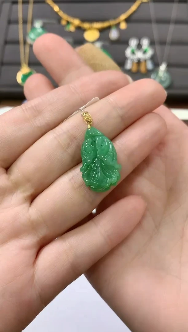 翡翠18K金镶嵌颈饰25