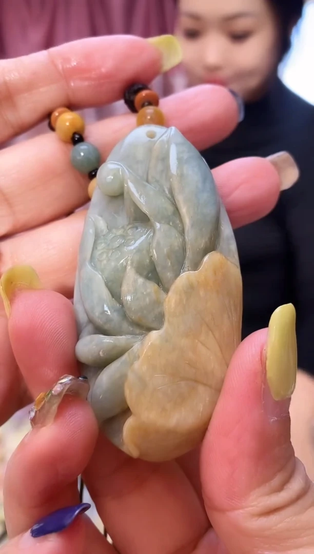 未镶嵌岫玉吊坠