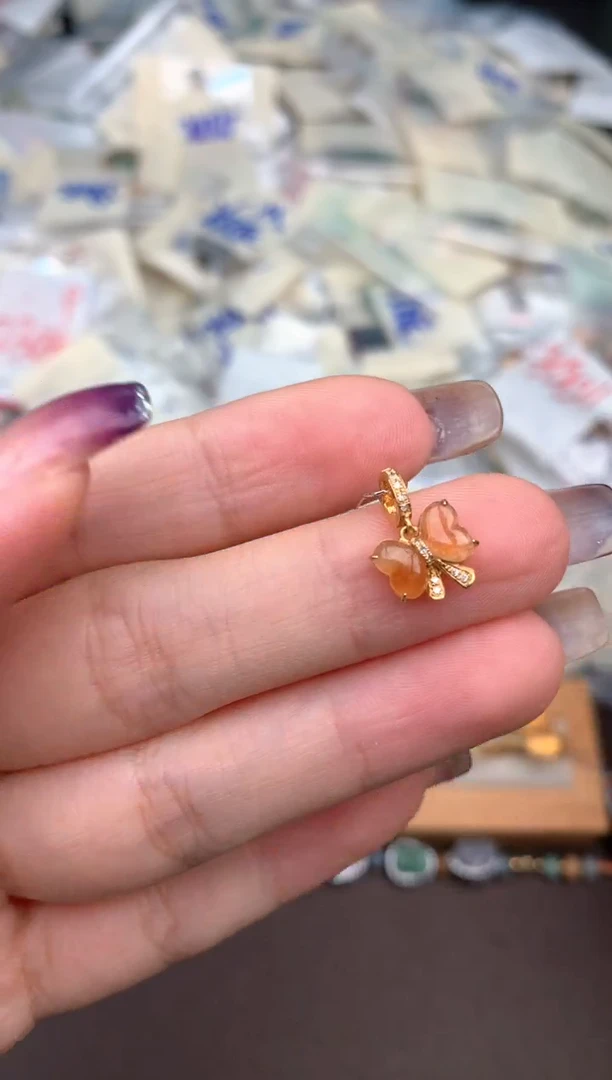 18K金镶嵌挂件翡翠一