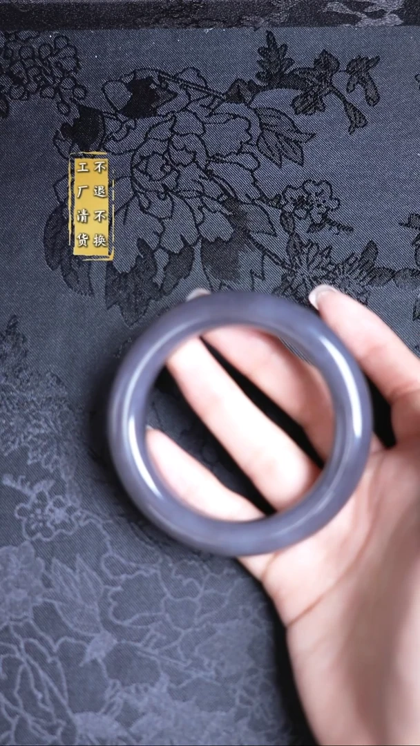 未镶嵌手镯和田玉不退不换 假1罚3 54圈口  有天然结构介意者勿拍