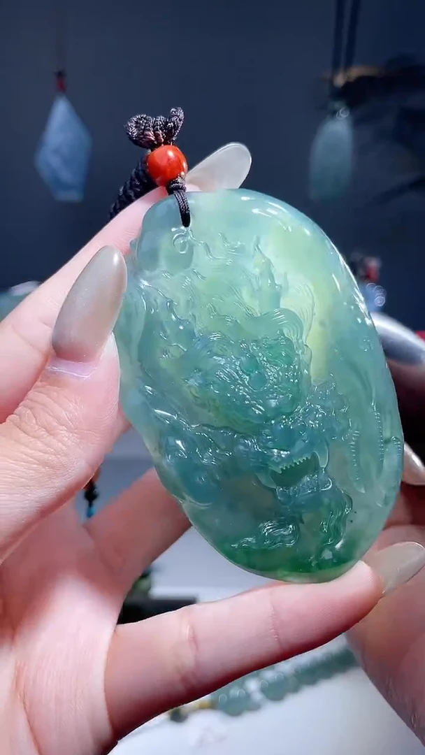 颈饰未镶嵌翡翠龙牌