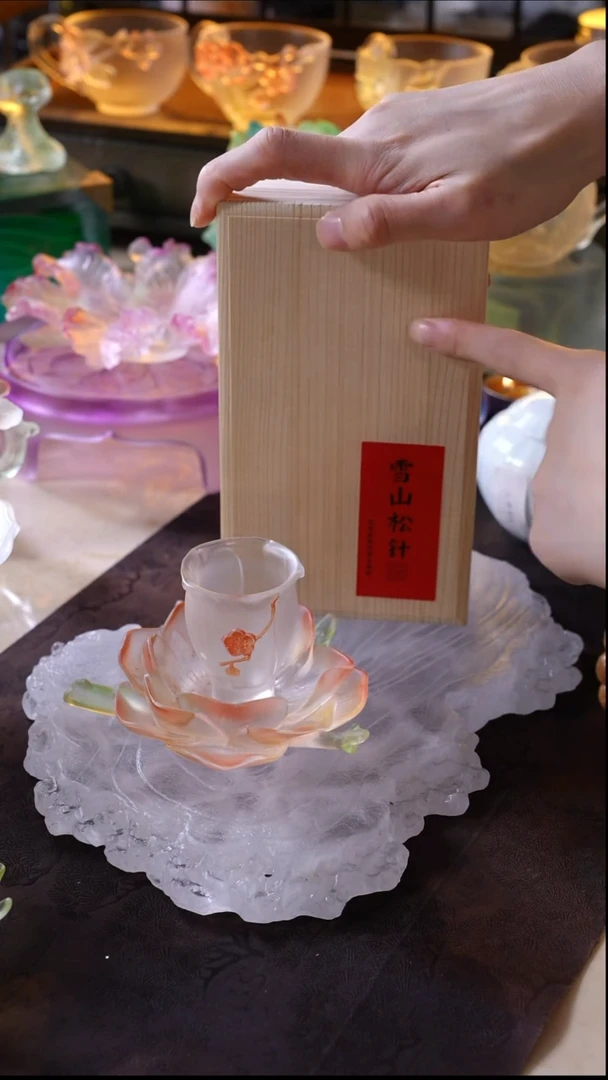 手工艺品琉璃腊梅1杯1托+雪山松针1盒