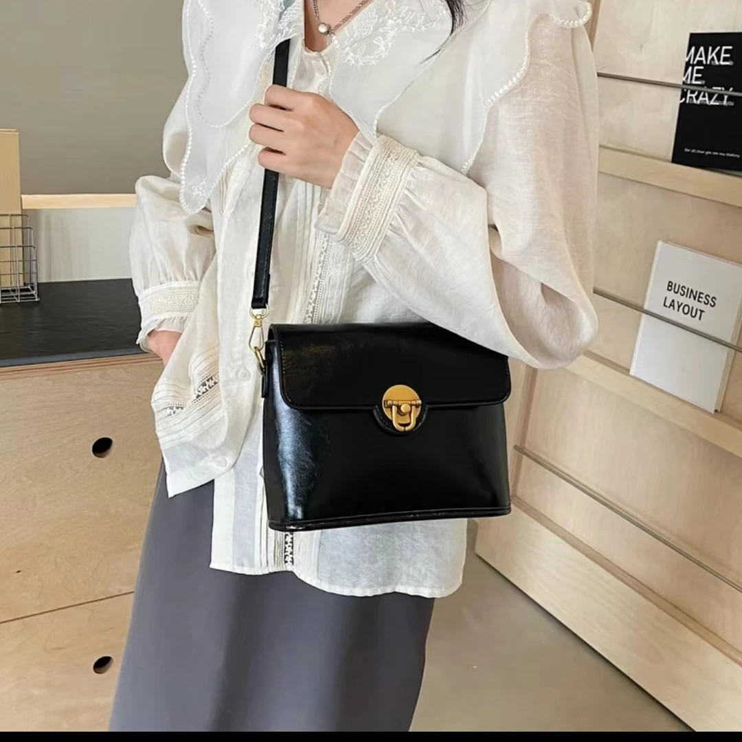 929 爆款 百搭 通勤 黑色轻奢复古锁扣 马鞍小方包  单肩斜跨女包