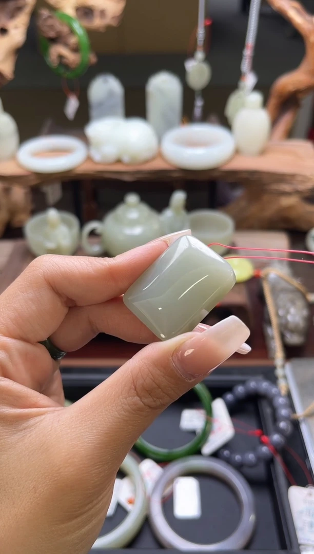 【闪购商品】和田玉吊坠未镶嵌且末迪克兰光面无事牌31424