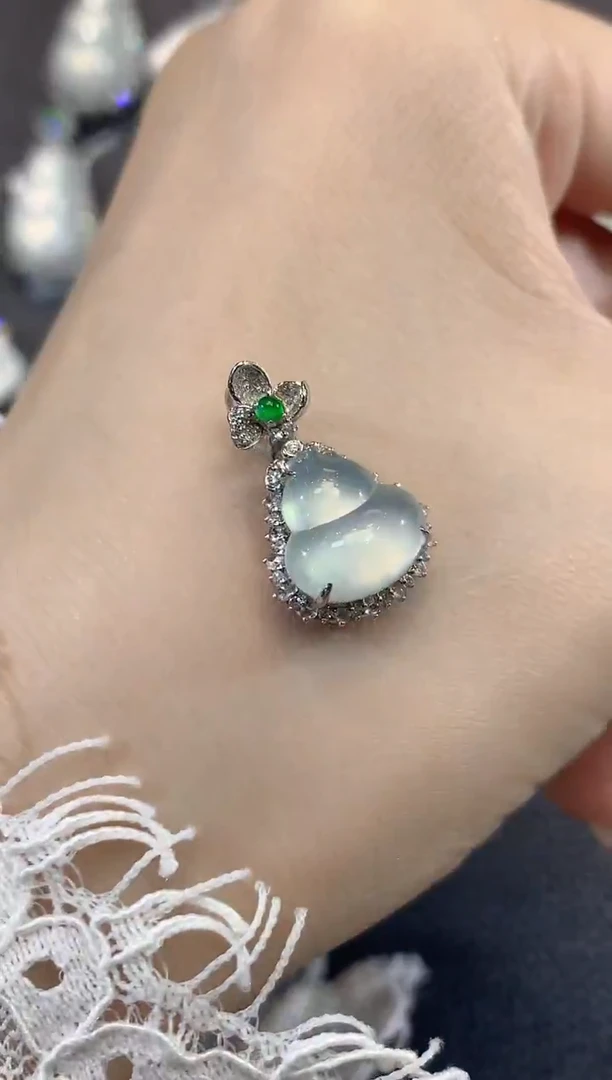 吊坠(不含链)18K金镶嵌翡翠A66翡翠