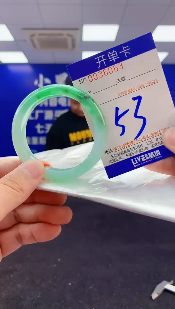 翡翠手镯未镶嵌4天然A货缅甸翡翠默认有瑕