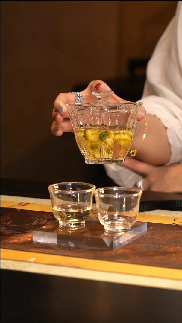 G可倚玻璃三件套百财盖碗+二杯