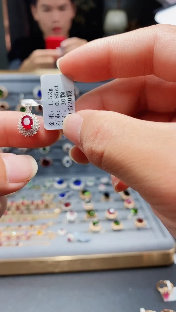 【闪购商品】红宝石颈饰18K金镶嵌0.85..