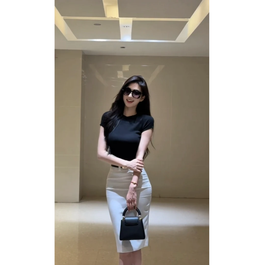 纯欲气质修身显瘦针织黑色短袖T恤女高级感显瘦包臀半身裙两件套