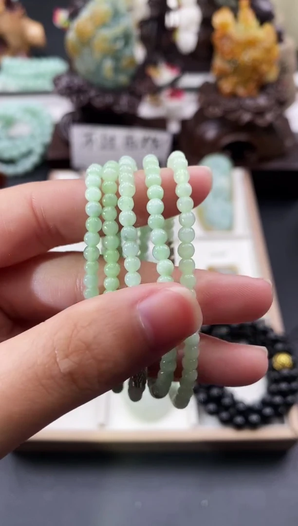 颈饰未镶嵌翡翠天然缅甸A货翡翠随机发一件