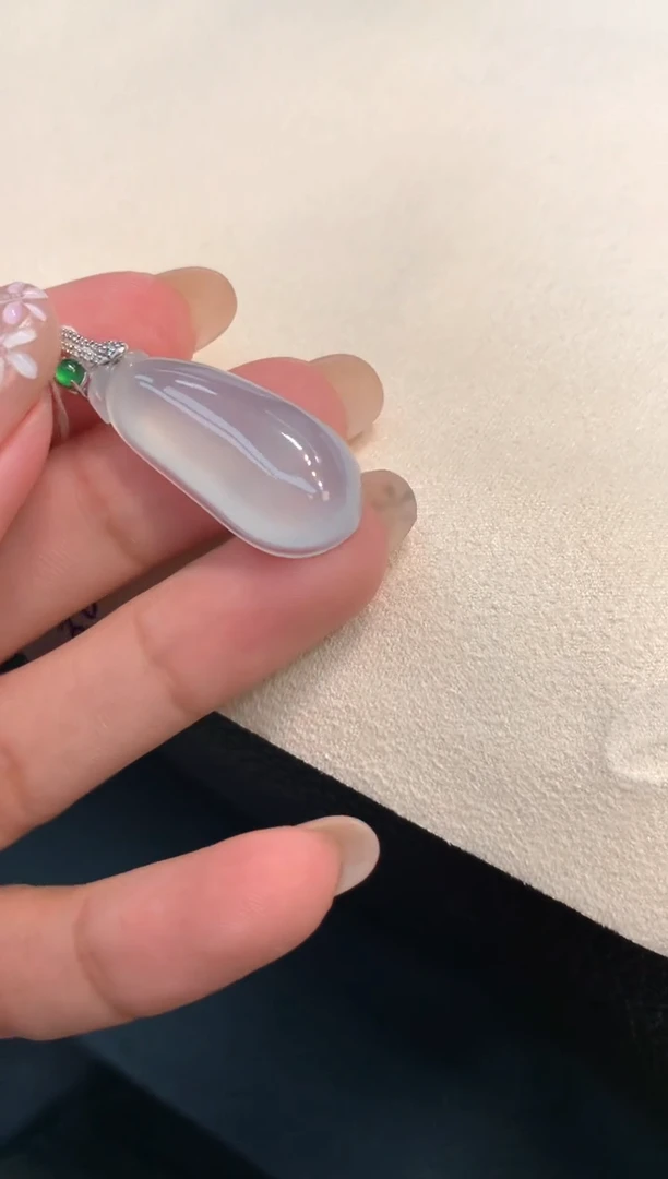 颈饰18K金镶嵌翡翠1