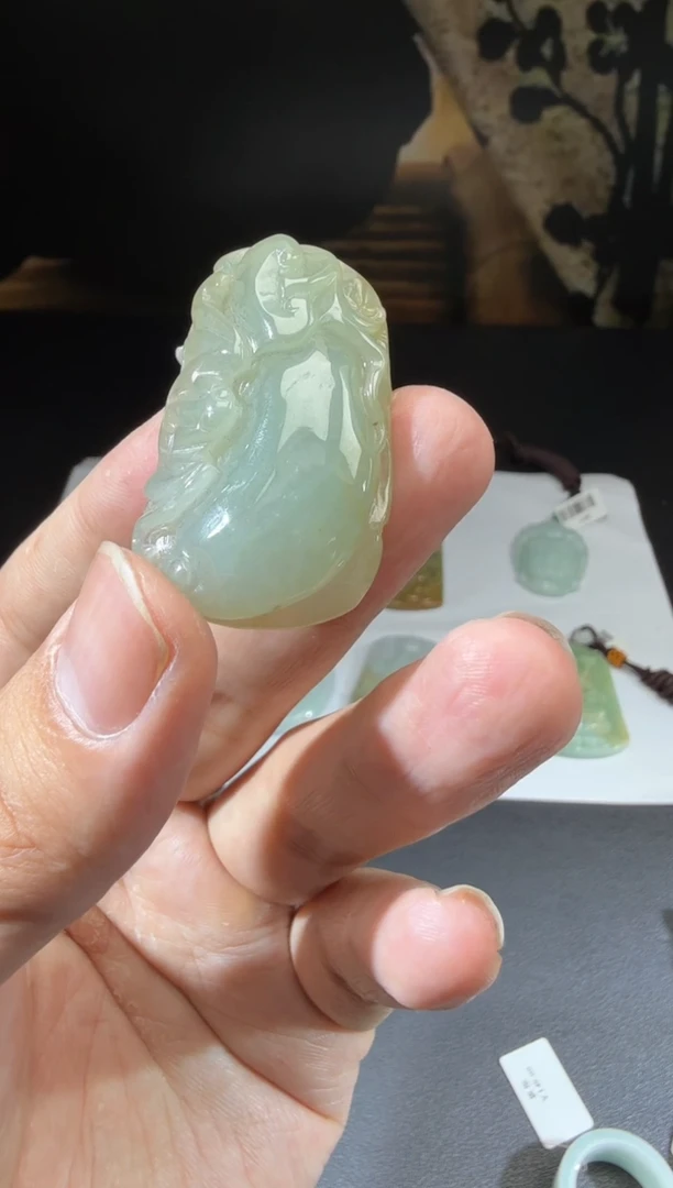 翡翠未镶嵌颈饰福瓜-8