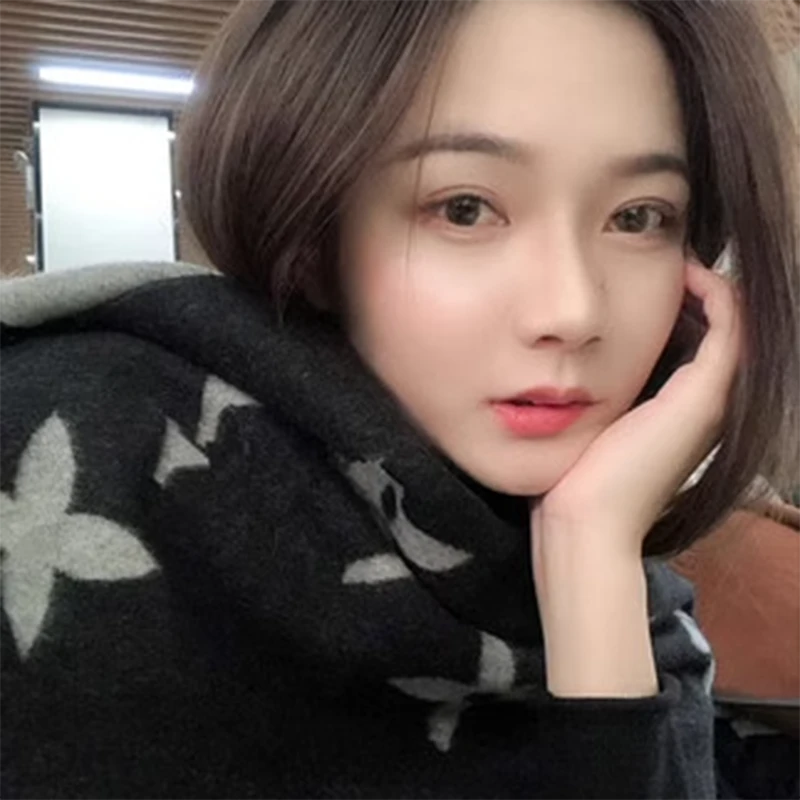 网红同款老花羊绒围巾女秋冬季新款加厚保暖双面字母披肩黑灰围脖