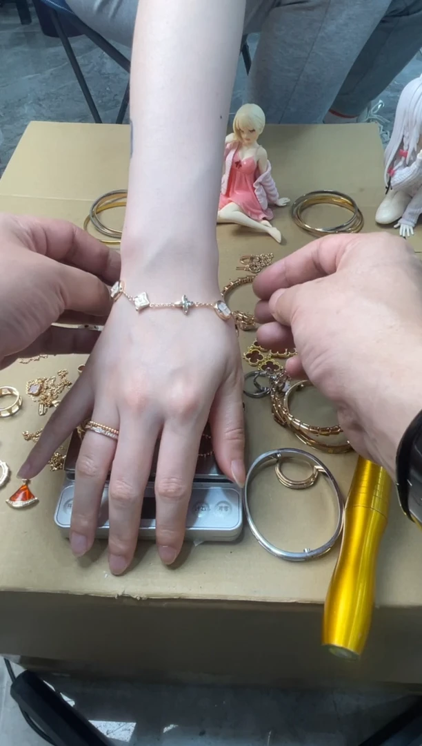 瓷片嘉荣当康大姐fu的总铺