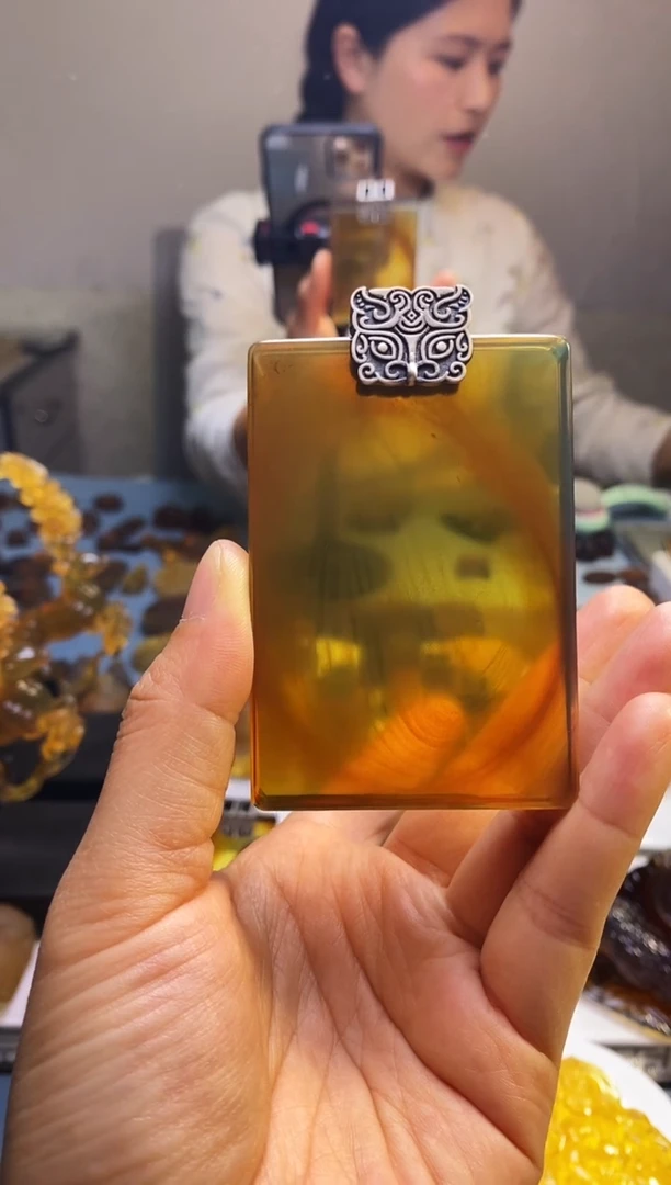 未镶嵌颈饰琥珀SN35-33（无事牌）