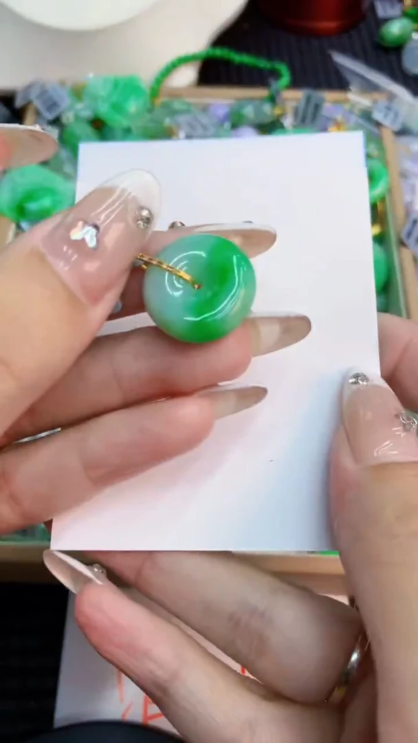 翡翠18K金镶嵌吊坠(不含链)1