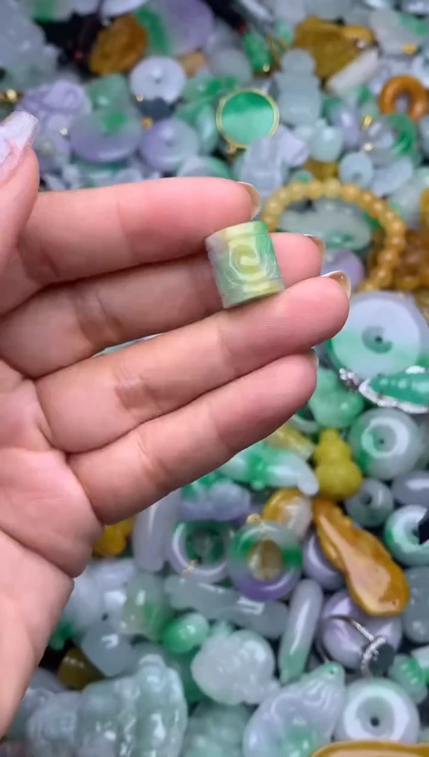 颈饰未镶嵌翡翠天然缅甸翡翠吊坠