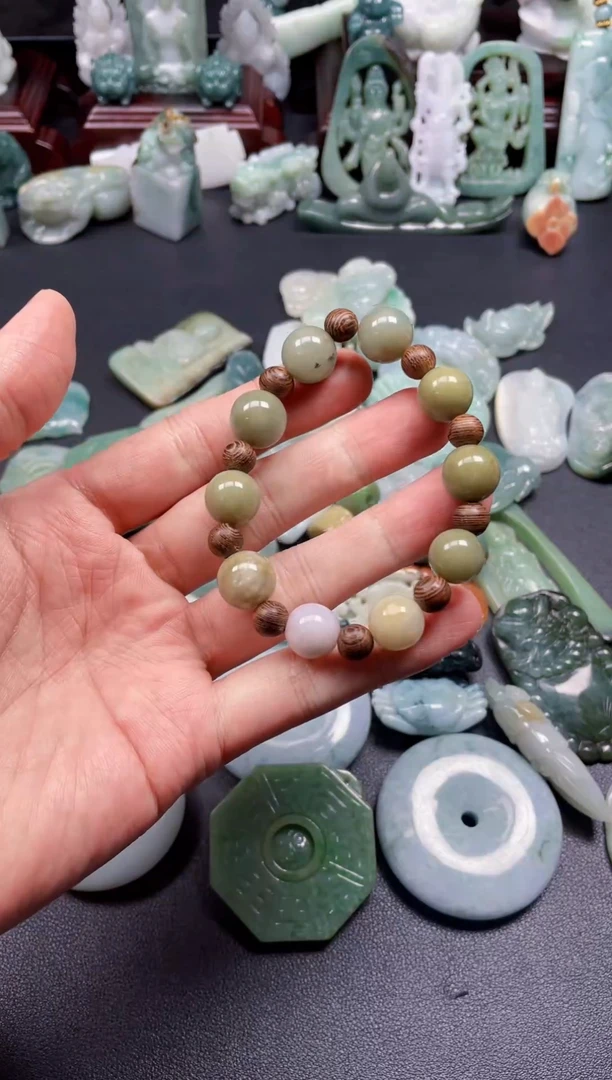 颈饰未镶嵌翡翠2  天然翡翠a货