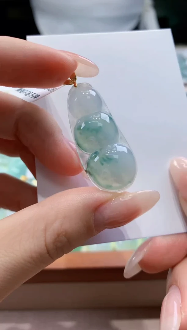 翡翠18K金镶嵌颈饰天然A货翡翠挂件