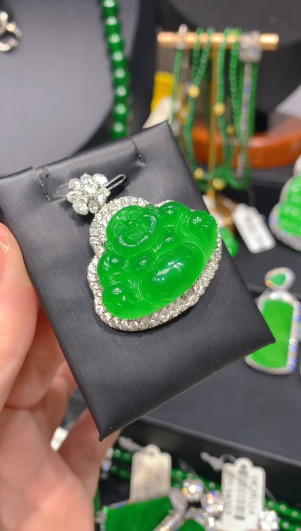 颈饰18K金镶嵌翡翠47一季